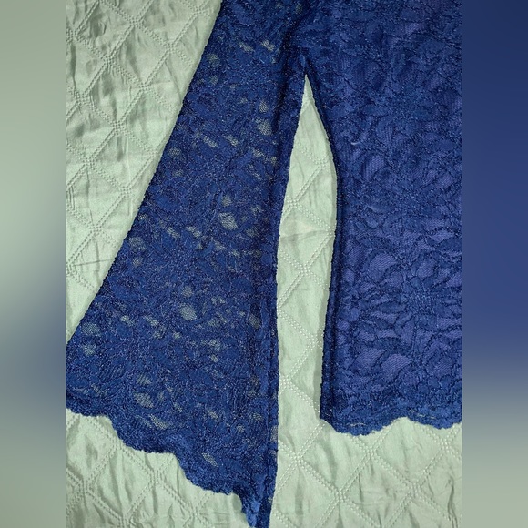 BOSTON PROPER Navy Bell-Sleeve Lace Top, Size Small, LIKE NEW - Picture 3 of 8
